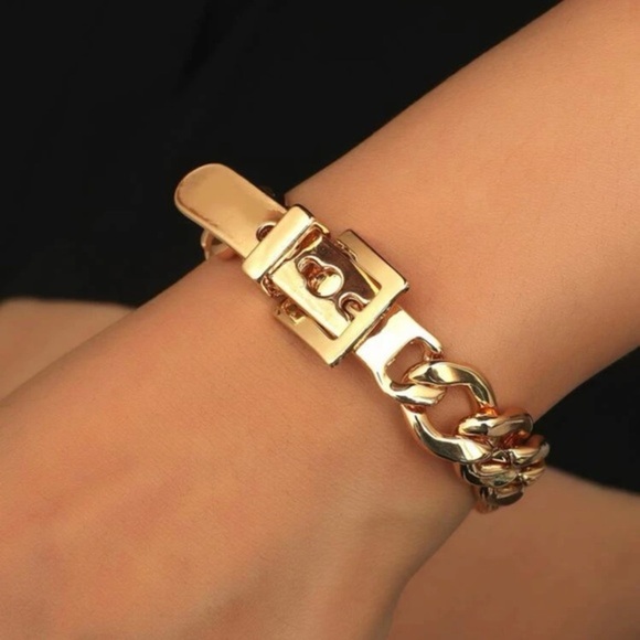 2/$30🌵 Gold Buckle Bracelet Layered Chunky Chain Link Bracelet Jewelry Gift NEW - Picture 1 of 10